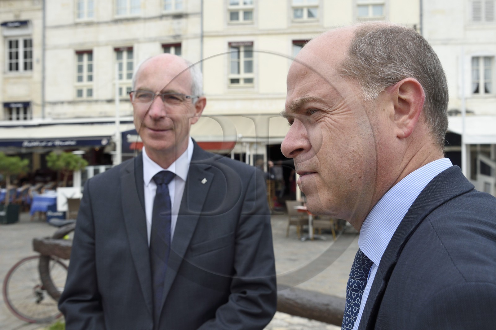 France, Charente-Maritime (17), La Rochelle, Jean  Guillaume  Ménès, Directeur  Général  de  la  Caisse  régionale  du  Crédit Agricole Charente-Maritime Deux-Sèvres et Jean Vincent Boulai, Directeur Ecoute clients, Marketing & Communication du Crédit Agricole Charente Maritime Deux Sèvres