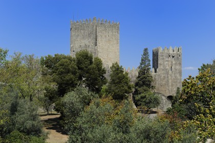 Portugal, région du Minho, Guimaraes, ville classée Patrimoine Mondial de l' UNESCO, le chateau fort aux sept tours