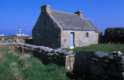 France, Finistère (29), île d'Ouessant, une maison traditionnelle près du phare du Créac'h