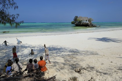 Tanzanie, archipel de Zanzibar, île de Unguja (Zanzibar), côte est, le restaurant The Rock perché sur un îlot à Pingwe