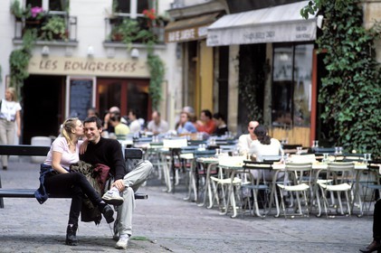 France, Paris (75), petite place sur la rue Caron