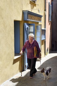 France, Var (83), Presqu'Ile de Saint-Tropez, Ramatuelle, place Gabriel Péri au coeur du vieux village, le Cercle du littoral (Café associatif)