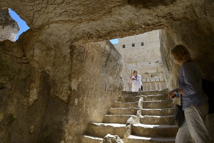 Israel, Jérusalem, ville sainte, vieille-ville classée Patrimoine Mondial de l'UNESCO, Le Mont du Temple au Centre Davidson, escalier du Mikvé (ou mikveh), bain rituel au pied du mur de soutènement ouest de l'esplanade du Temple construite par Hérode Ier le Grand