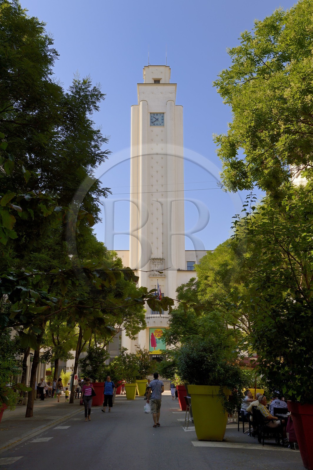 France, Rhône (69), Villeurbanne, ensemble architectural des gratte-ciel construit de 1927 à 1934, l’hôtel de Ville au bout de l'avenue Henri Barbusse