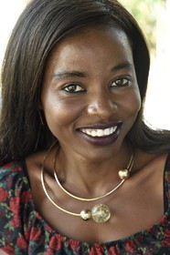 Namibie, région de Khomas, Windhoek, jeune fille du quartier d'Eros sur la terrasse de l'hotel Sofitel