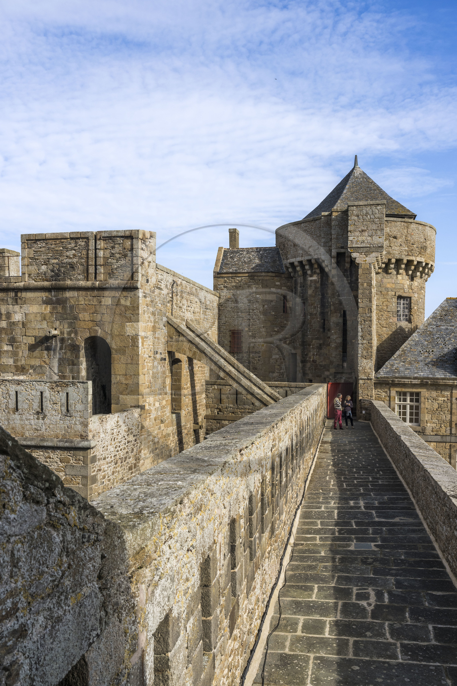 France, Ille-et-Vilaine (35), Côte d'Emeraude, Saint-Malo, le chateau de Saint-Malo (XVème siècle) abrite l'Hotel de Ville ainsi que le Musée d'Histoire de la Ville et du Pays Malouin, courtine du chateau original datant de 1146
