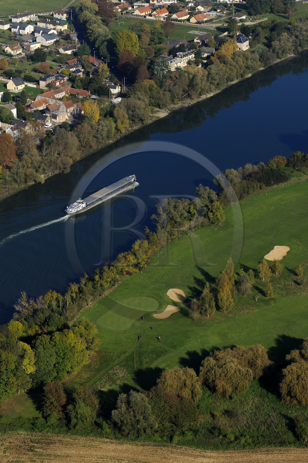 France, Seine-Maritime (76), golf de Val-de-Reuil face à la commune de Le Manoir (Pitres) en bordure de la Seine (vue aérienne)