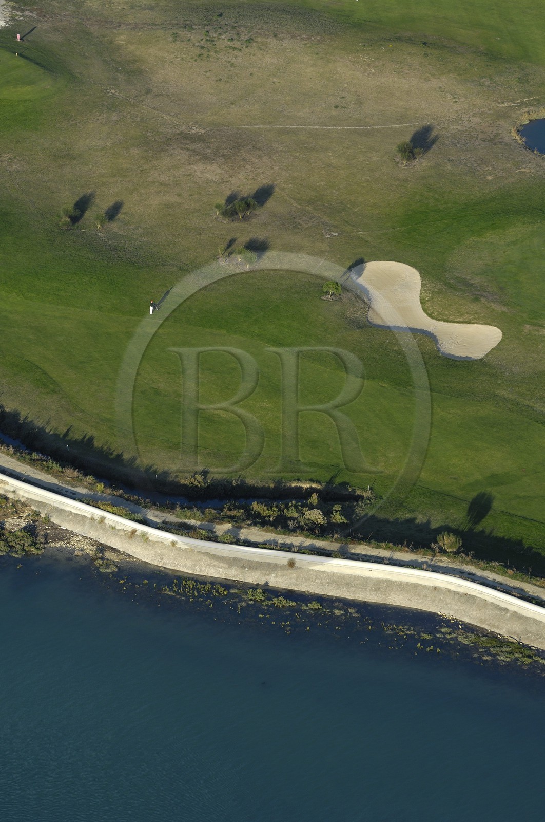France, Charente-Maritime (17), ile de Ré, vers la Pointe du Fier d'Ars, golf (vue aérienne)