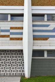France, Var (83), Toulon, la piscine du Port Marchand (1970-1972) de l'architecte Alfred Ludovic Henry