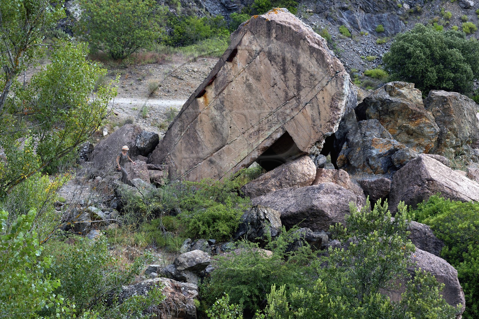 France, Var (83), Fréjus, vestige du barrage de Malpasset qui s'est rompu le 2 décembre 1959