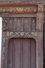 France, Seine-Maritime (76) Saint-Valery-en-Caux, la maison à colombage dite Henri IV (1540) appelée aussi maison Ladiré, détail de façade, bois sculpté