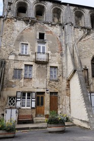 France, Nièvre (58), La Charité-sur-Loire, maison construite dans une partie de l'église Notre-Dame originale