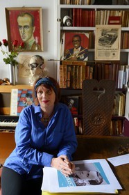 Paris (75), Cité Véron au 94 Bd de Clichy, appartement de Boris Vian, Nicole Bertolt qui gère le souvenir et l'oeuvre de Vian