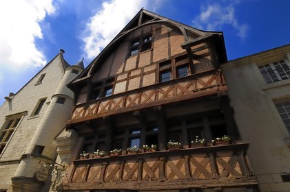 France, Indre et Loire (37), Vallée de la Loire classée Patrimoine Mondial de l'UNESCO, Chinon, l'Hôtel des Etats Généraux et la Maison Rouge au Grand Carroi (rue Voltaire)