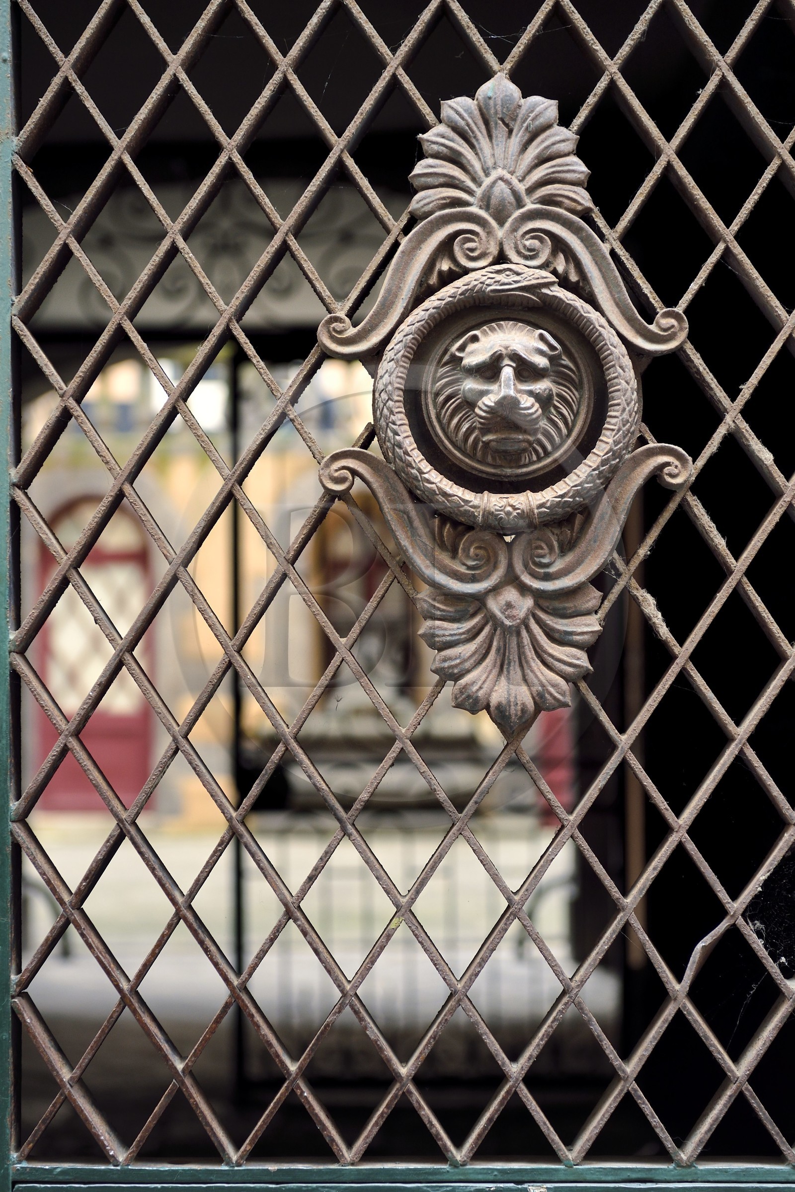France, Puy-de-Dôme (63), Clermont-Ferrand, porte d'un hotel particulier rue Blaise Pascal