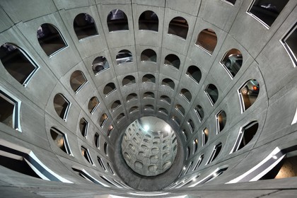 France, Rhône (69), Lyon, Place des Célestins, parking souterrain hélicoïdal conçu par Michel Targe, Daniel Buren et Jean-Michel Wilmotte (1994)