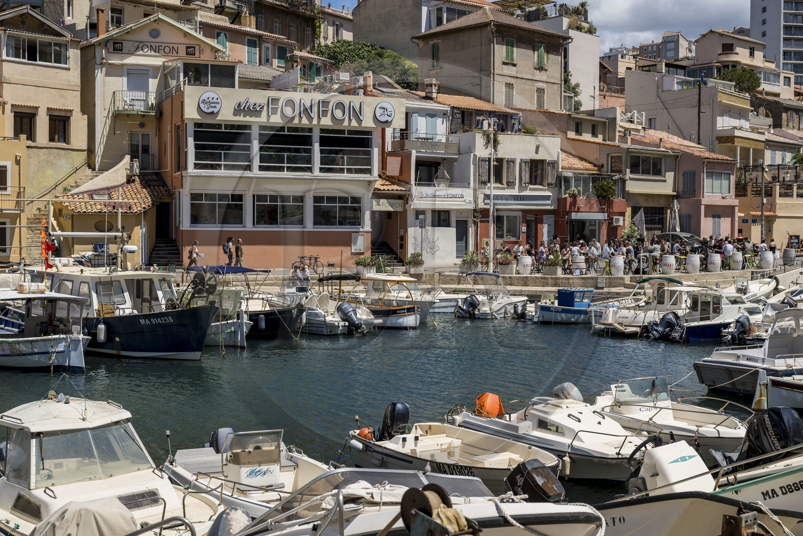 France, Bouches-du-Rhône (13), Marseille, quartier d'Endoume, le Vallon des Auffes et son petit port de pêche, restaurant Chez Fonfon
