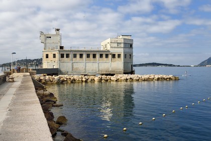 France, Var (83), Toulon, le mole des torpilles à la pointe de Pipady au coeur de la rade en attente de sa rehabilitation