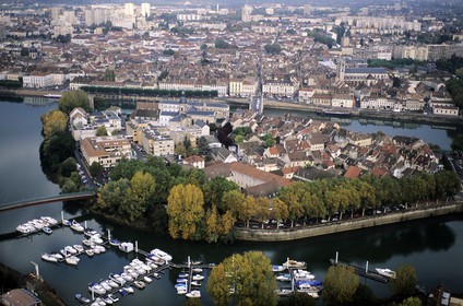France, Saone et Loire, Châlon sur Saone, island on the Saone river (with the hospital) in front the old town (aerial view)