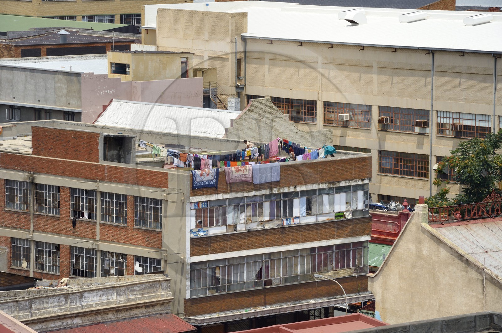 Afrique du Sud, province de Gauteng, Johannesburg, anciens entrepots et bureaux transformés en habitations de fortune