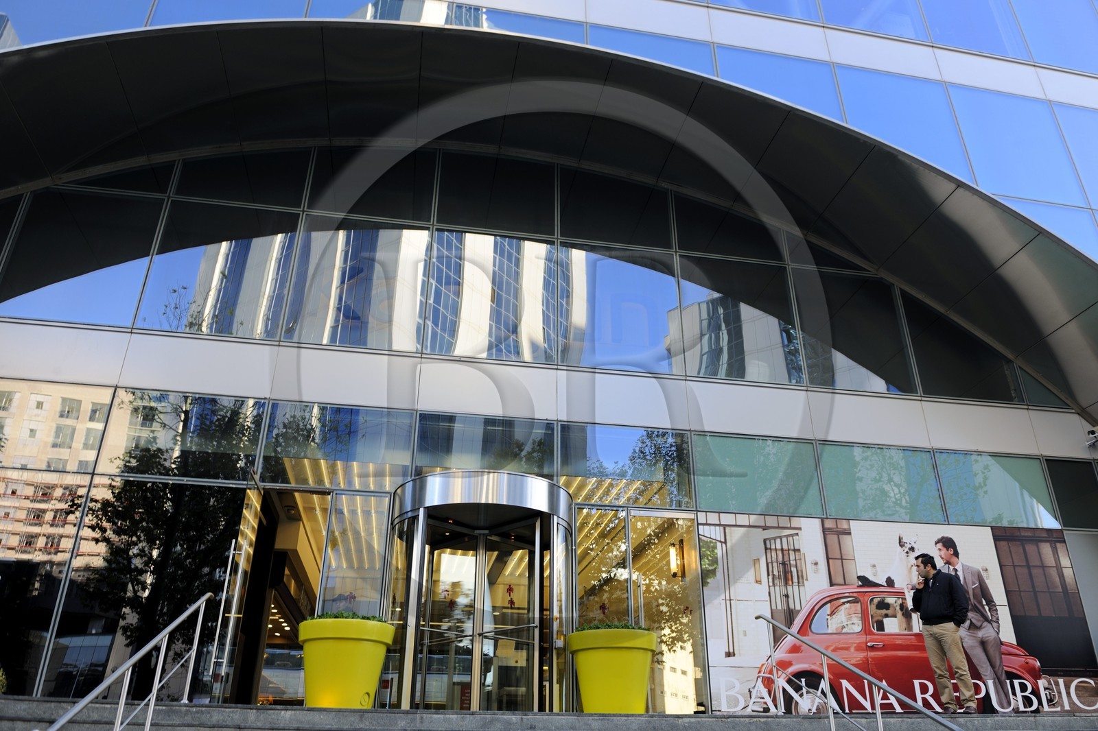 Turkey, Istanbul, Levent District, Kanyon Shopping Mall (Kanyon Alisveris Merkezi) by Jerde Partnership and Tabanlioglu architects firm