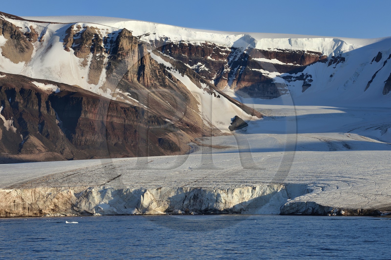 Groenland, cote Nord-Ouest, Murchison sund au nord de la baie de Baffin, le glacier Kissel sur l'Ile de Kiatak (Northumberland Island)