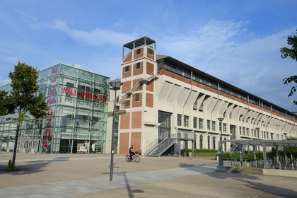 France, Haut-Rhin (68), Mulhouse, La Fonderie, université de Haute Alsace, faculté des Sciences économiques sociales et juridiques, Centre Rhénan d'archives et de recherches économique et Kunsthalle (Centre d'Art Contemporain), ensemble réhabilité par les architectes Mongiello, Plisson et Emergence architecture