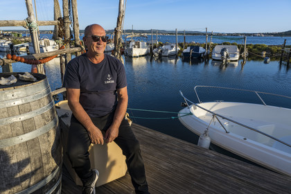 France, Hérault (34), Sète, quartier de la Pointe Courte, le petit port du quartier de pecheurs sur les rives de l'étang de Thau, le pêcheur Robert Rumeau