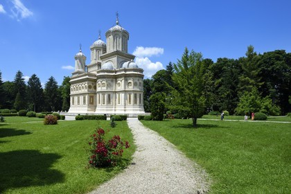 Roumanie, Valachie, Muntenie, le monastère de Curtea de Arges datant du XVIème siècle est aujourd'hui une église épiscopale qui abrite la nécropole des premiers rois de Roumanie