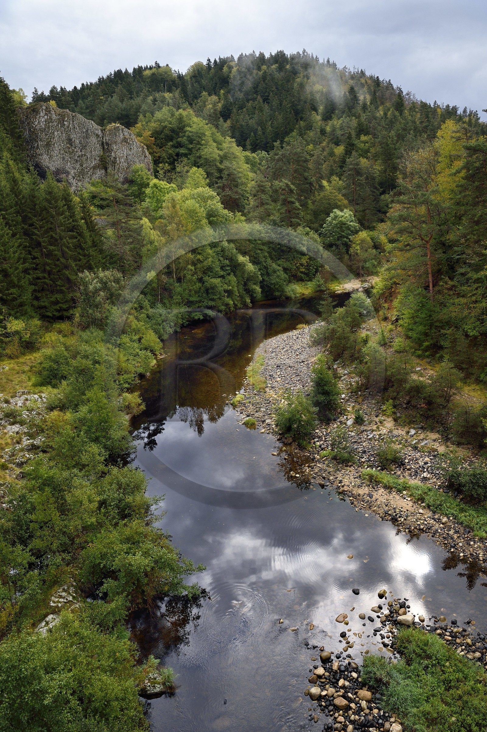 France, Haute-Loire (43), vallée de la Loire, Salettes, méandres de la Loire au Pont de Soubrey
