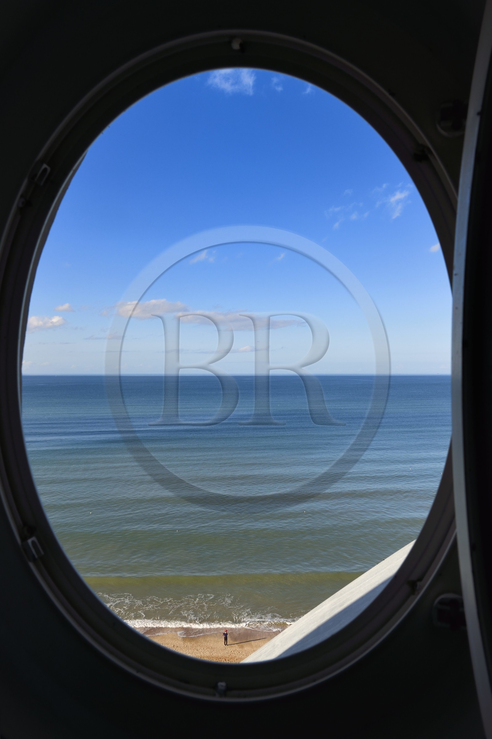 France, Calvados (14), Pays d'Auge, la côte Fleurie, Cabourg, le Grand Hotel, vue sur mer depuis une des fenetres du 4ème étage