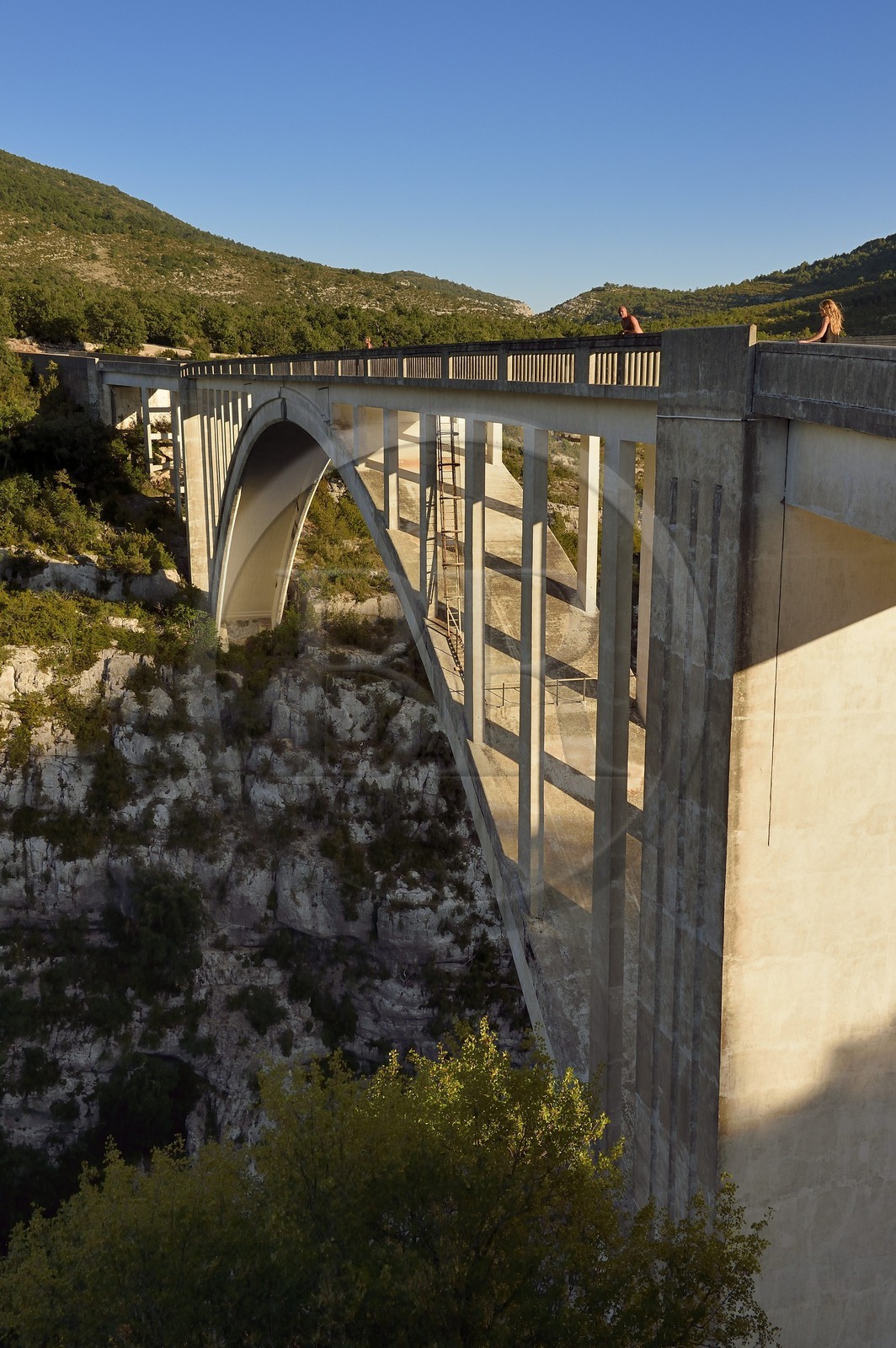 Var (83), Parc Naturel Régional du Verdon, le pont de l'Artuby qui surplombe les Gorges de l'Artuby