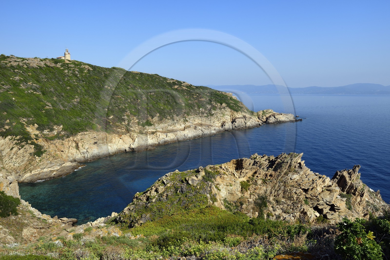 France, Var (83), Iles d'Hyères, Parc national de Port Cros, Ile du Levant, zone militaire, le sémaphore du Titan au Cap du Pauvre Louis