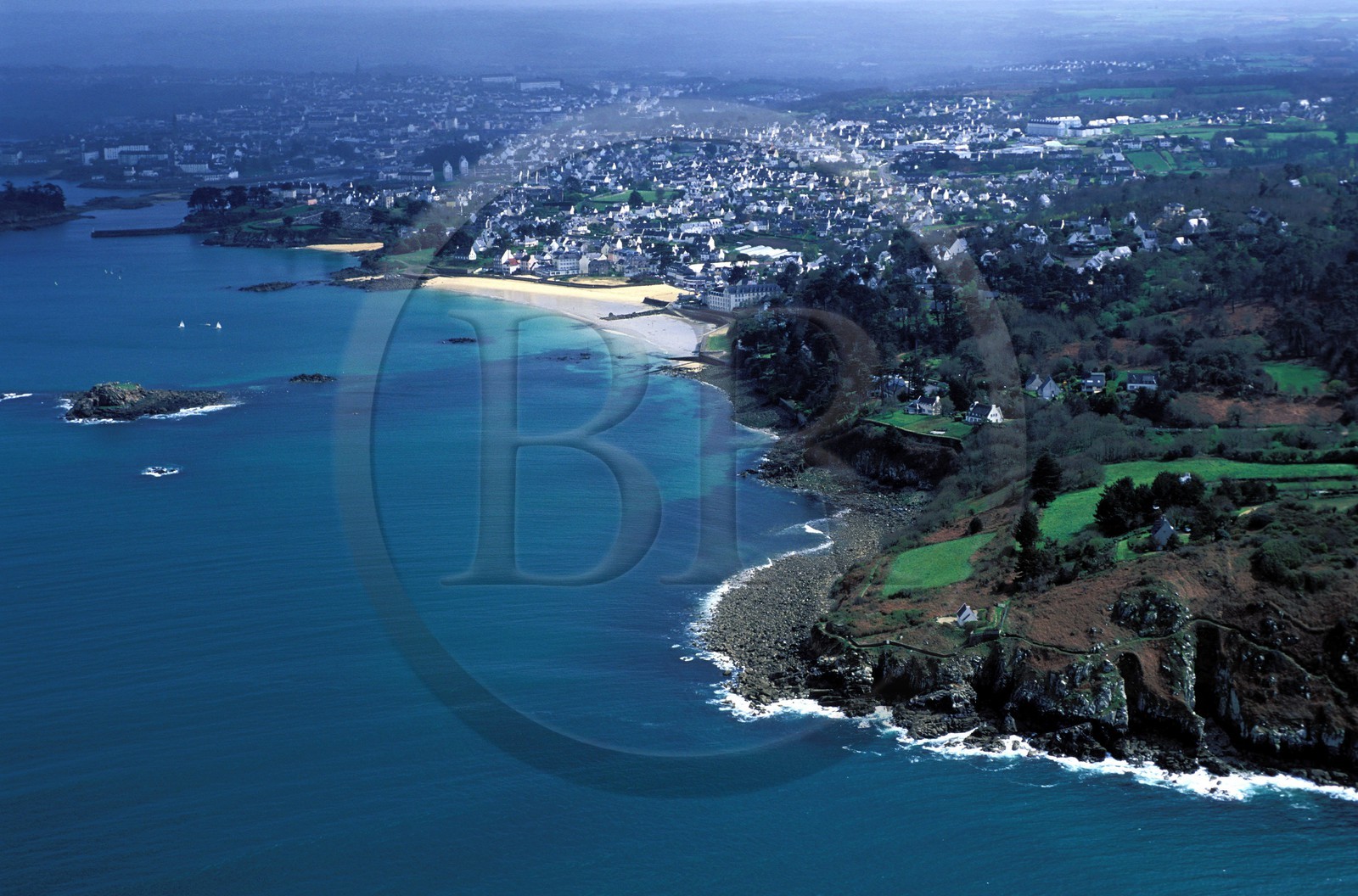 France, Finistère (29), Douarnenez, les Sables blancs (vue aérienne)