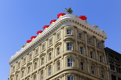 Canada, province de Québec, Montréal, quartier du Vieux-Montréal, le Vieux-Port, café terrasse de l'hotel de la place d'arme