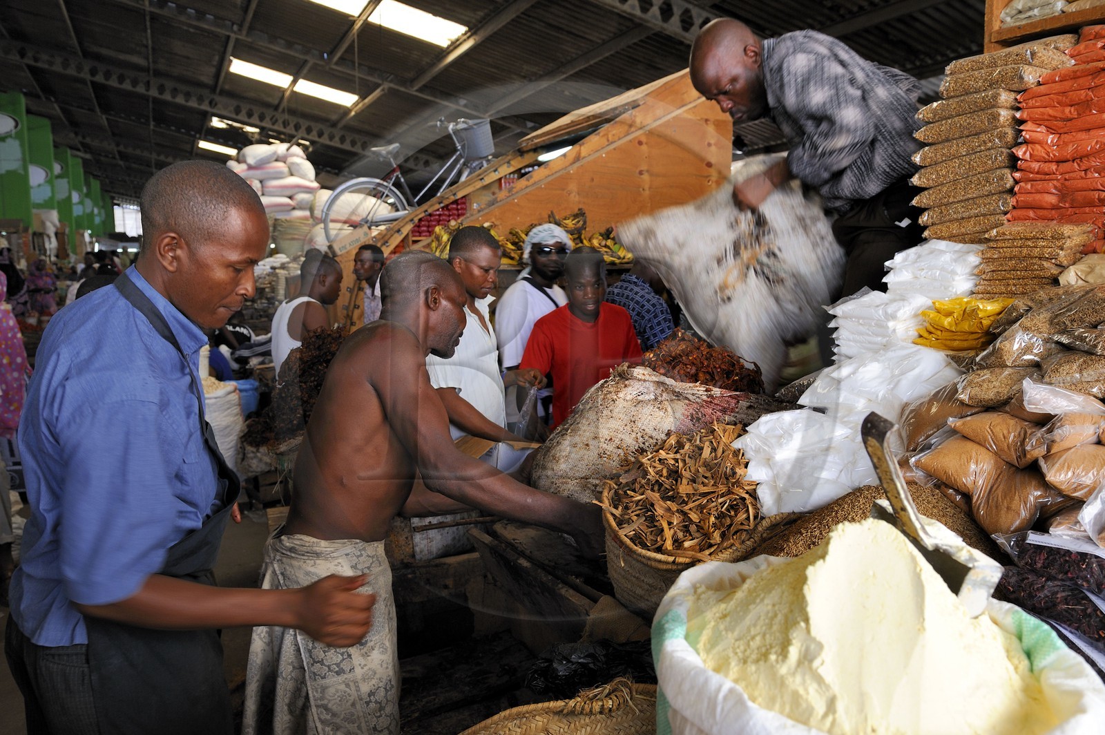 Tanzanie, Dar es-Salaam, le grand marché central de Kariakoo