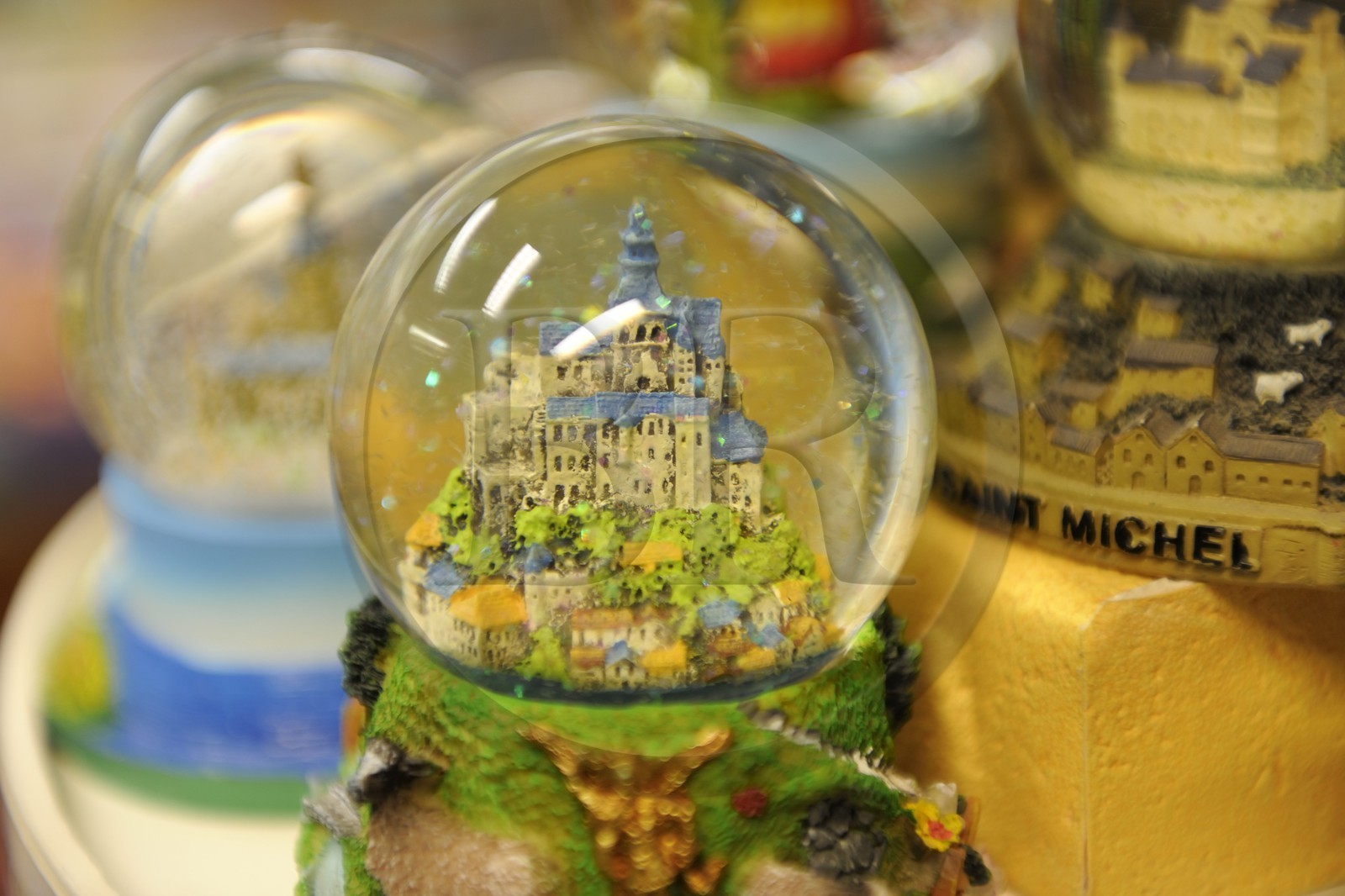 France, Manche (50), Mont-Saint-Michel, classé Patrimoine Mondial de l'UNESCO, boule à neige, souvenir du Mont