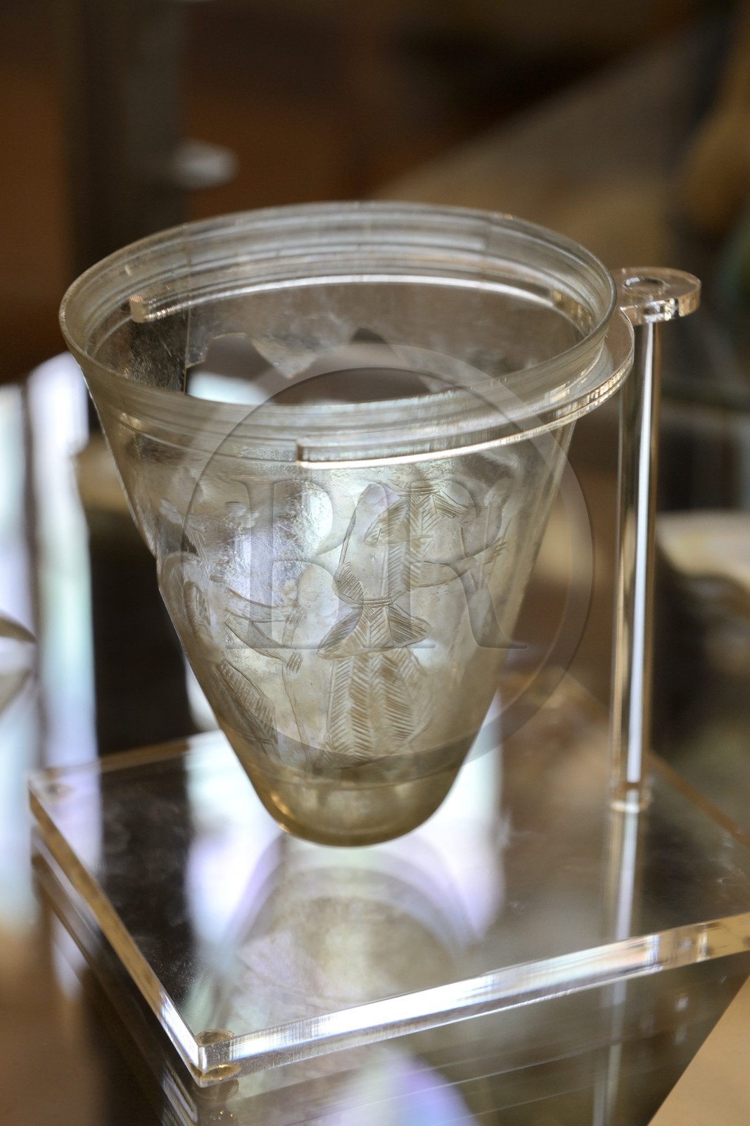 France, Isère (38), Vienne, Musée des Beaux-Arts et d'Archéologie situé au premier étage de l'ancienne halle à grains, verre gravé orné d'une scène bachique datant du IVème siècle