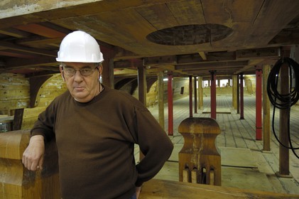 France, Charente-Maritime (17), Rochefort, le quartier de l'Arsenal, chantier de l'Hermione, le chef charpentier Jacques Haie