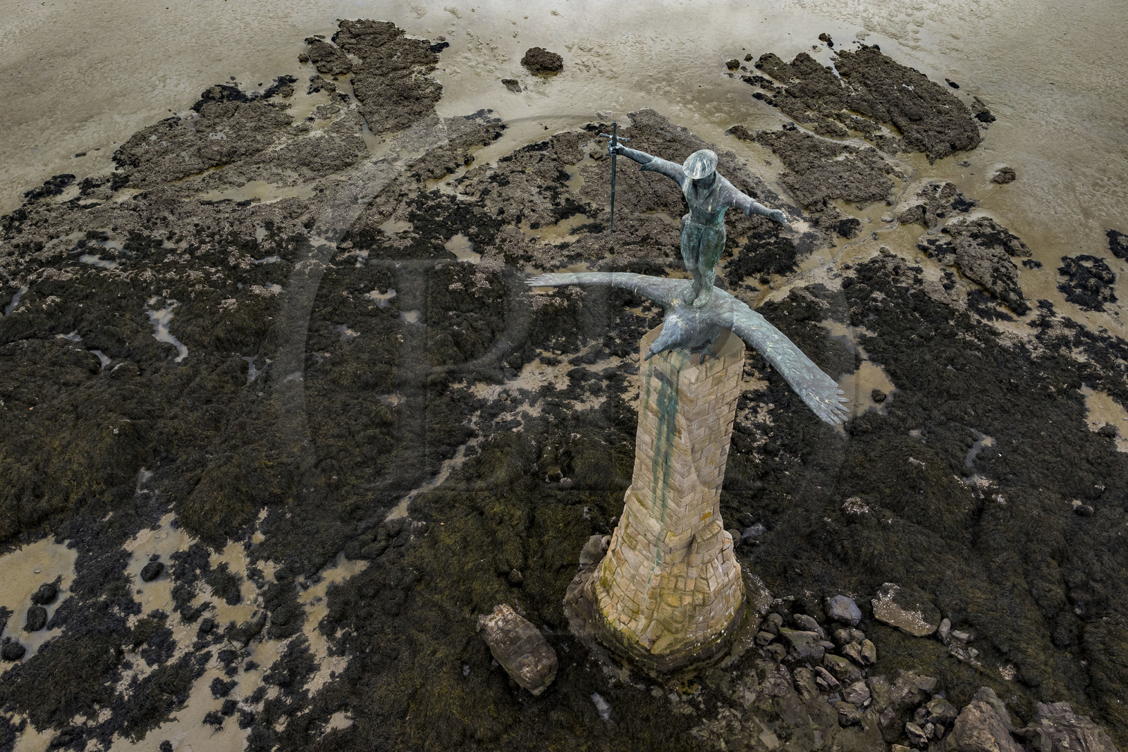 France, Loire-Atlantique (44), Estuaire de la Loire, Saint-Nazaire, Monument Americain appelé Sammy édifié en mémoire du débarquement américain du 26 juin 1917 à Saint-Nazaire (vue aérienne)