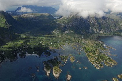 Norvège, Nordland, Iles Lofoten, Ile de Vestvagoy (vue aérienne)