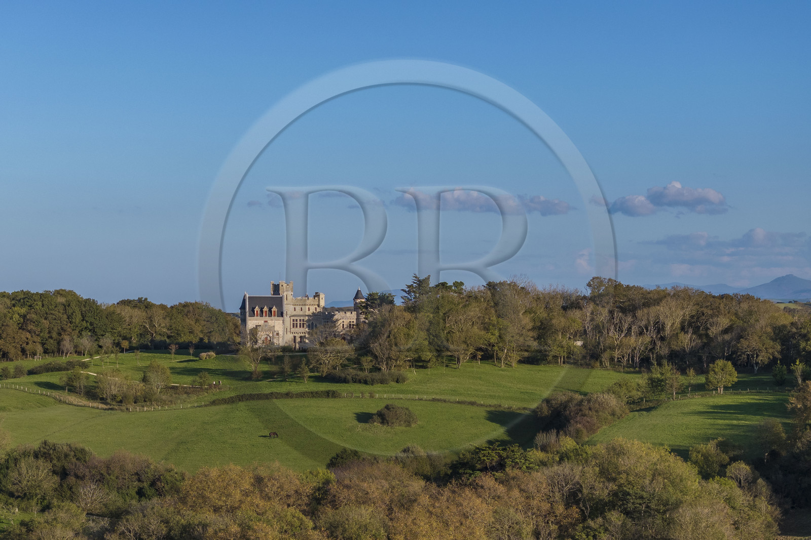 France, Pyrénées-Atlantiques (64), la côte du Pays-Basque, Hendaye, chateau d'Abbadia construit en 1870 par Eugène Viollet-le-Duc pour Antoine d'Abbadie d'Arrast (vue aérienne)