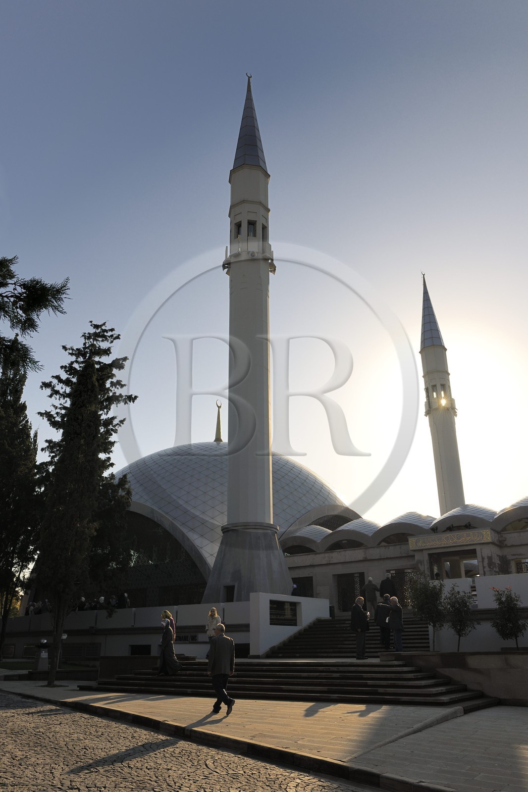 Turquie, Istanbul, quartier Usküdar sur la rive asiatique, mosquée Şakirin de l'architecte d’avant-garde, Zeynep Fadillioglu qui est la première femme à avoir été désignée pour concevoir une mosquée