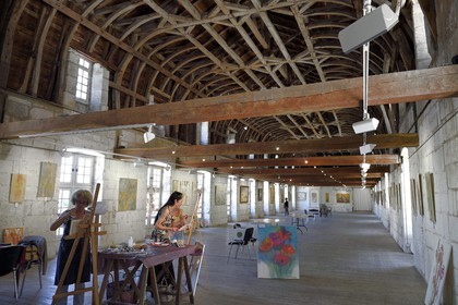 France, Dordogne (24), Brantôme, l'abbaye bénédictine Saint-Pierre de Brantôme, le dortoir des moines à la charpente en carène de bateau