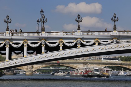 France, Paris (75), les rives de la Seine classées Patrimoine Mondiale de l'UNESCO, le pont Alexandre III