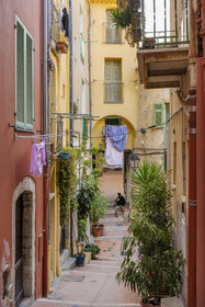 France, Alpes-Maritimes (06), Menton, la vieille ville, dédale de ruelle en escalier, rue Acquassoma