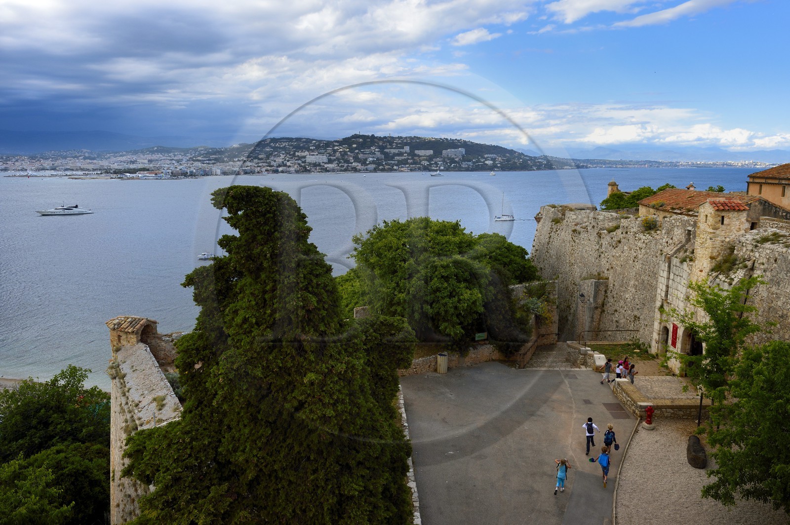 France, Alpes-Maritimes (06), Cannes, Iles de Lérins, IIe Sainte-Marguerite, le Fort Royal fortifié par Vauban et Cannes en arrière plan