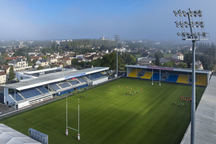 France, Nièvre (58), Sermoise-sur-Loire, stade du Pré-Fleuri, séance d'entrainement des joueurs de l'USON Nevers Rugby (vue aérienne)