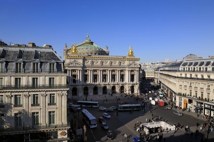 France, Paris (75), place de l'Opéra et façades haussmanniennes