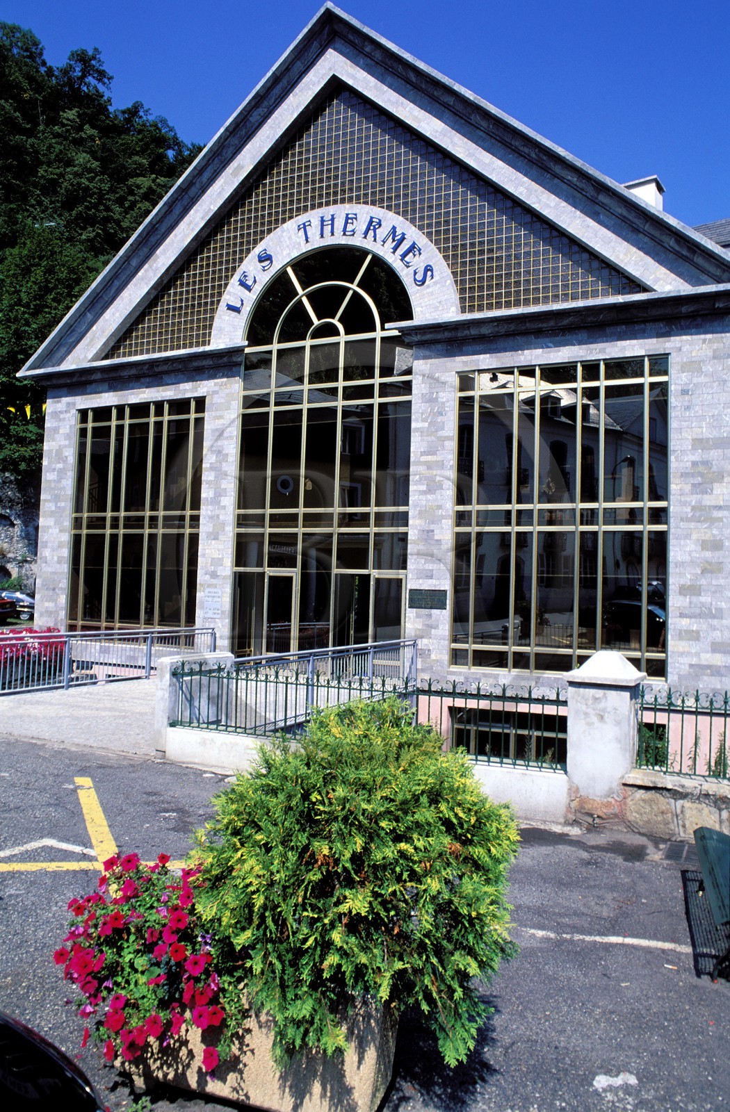 France, Hautes-Pyrénées (65), les thermes à Luz-Saint-Sauveur